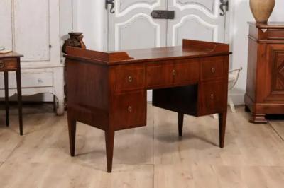 Italian 1820s Walnut and Mahogany Desk with Five Drawers Pull out and Banding