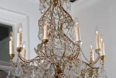 Italian 1850s Rococo Style Ten Light Crystal Chandelier with Gilt Metal Armature