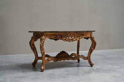 Italian 18th Century Carved Giltwood Center Table with Marble Serpentine Top