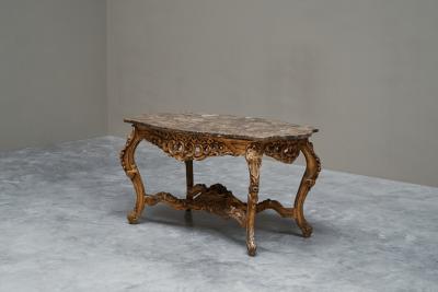 Italian 18th Century Carved Giltwood Center Table with Marble Serpentine Top
