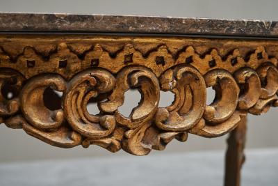 Italian 18th Century Carved Giltwood Center Table with Marble Serpentine Top