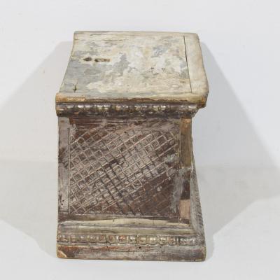 Italian 18th Century Neoclassical Silvered Carved Wooden Pedestal