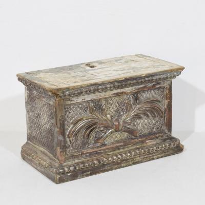 Italian 18th Century Neoclassical Silvered Carved Wooden Pedestal