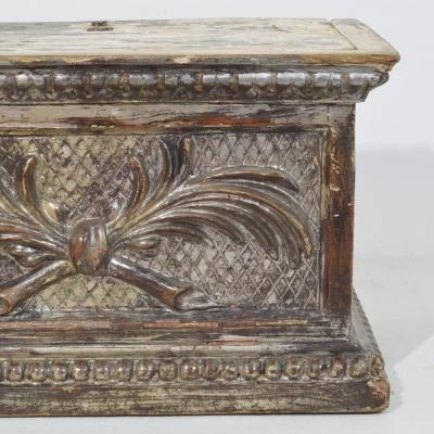 Italian 18th Century Neoclassical Silvered Carved Wooden Pedestal