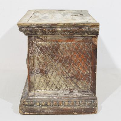 Italian 18th Century Neoclassical Silvered Carved Wooden Pedestal