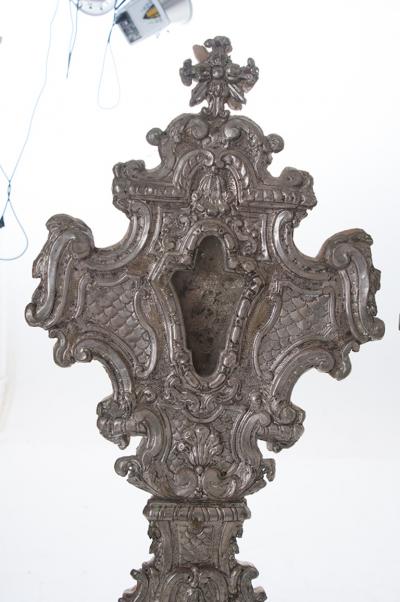 Italian 18th Century Pair of Relic Stands of Carved Wood Silver Plate