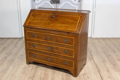 Italian 18th Century Walnut Slant Front Secretaire with Ash Inlay and Marquetry