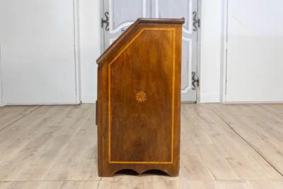 Italian 18th Century Walnut Slant Front Secretaire with Ash Inlay and Marquetry