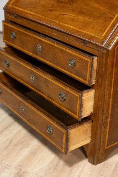 Italian 18th Century Walnut Slant Front Secretaire with Ash Inlay and Marquetry