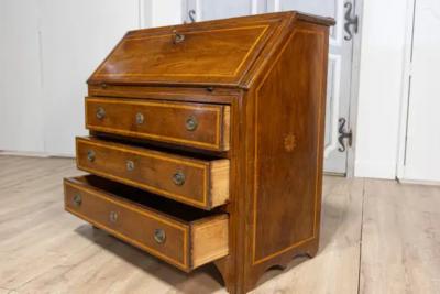 Italian 18th Century Walnut Slant Front Secretaire with Ash Inlay and Marquetry