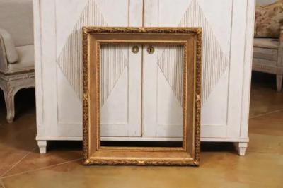 Italian 19th Century Giltwood Frame with Carved Foliage and Rais de C ur