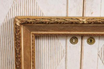Italian 19th Century Giltwood Frame with Carved Foliage and Rais de C ur