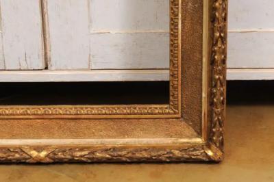 Italian 19th Century Giltwood Frame with Carved Foliage and Rais de C ur