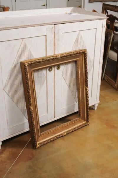 Italian 19th Century Giltwood Frame with Carved Foliage and Rais de C ur