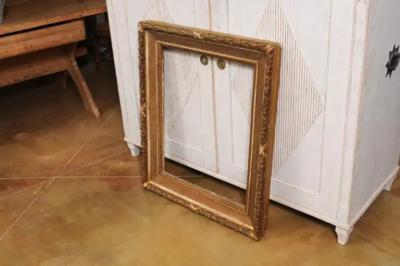 Italian 19th Century Giltwood Frame with Carved Foliage and Rais de C ur