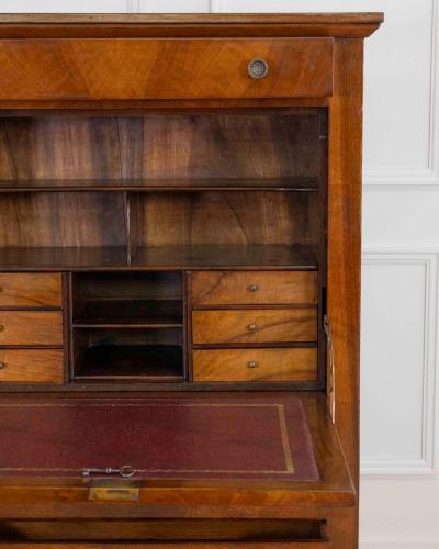 Italian 19th Century Walnut Secr taire Abattant with Fitted Interior