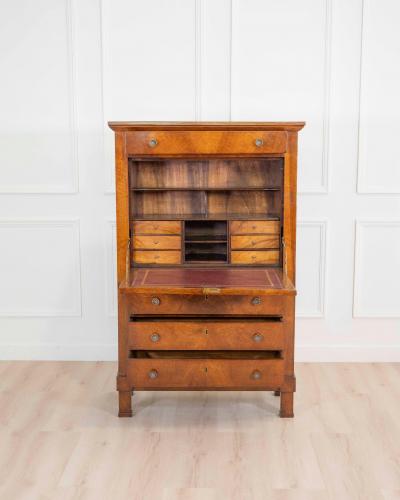 Italian 19th Century Walnut Secr taire Abattant with Fitted Interior