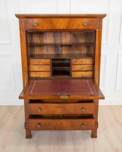 Italian 19th Century Walnut Secr taire Abattant with Fitted Interior