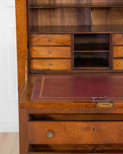 Italian 19th Century Walnut Secr taire Abattant with Fitted Interior