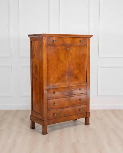 Italian 19th Century Walnut Secr taire Abattant with Fitted Interior