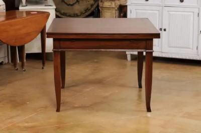 Italian 19th Century Walnut Table with Two Extending Leaves and Curving Legs