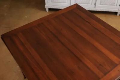 Italian 19th Century Walnut Table with Two Extending Leaves and Curving Legs