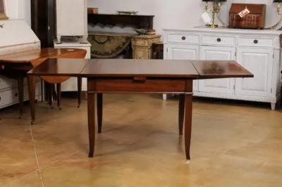 Italian 19th Century Walnut Table with Two Extending Leaves and Curving Legs