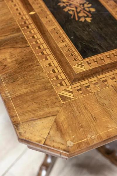 Italian 19th Century Walnut and Mahogany Center Table with Floral Marquetry