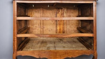 Italian Antique Luigi XV Chest of Drawers in Solid Walnut 1750s