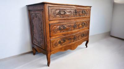 Italian Antique Luigi XV Chest of Drawers in Solid Walnut 1750s