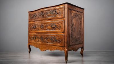 Italian Antique Luigi XV Chest of Drawers in Solid Walnut 1750s