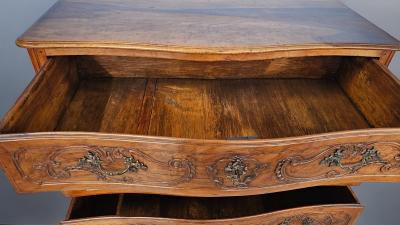 Italian Antique Luigi XV Chest of Drawers in Solid Walnut 1750s