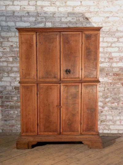Italian Baroque 17th century Small Walnut Cabinet or Bookcase