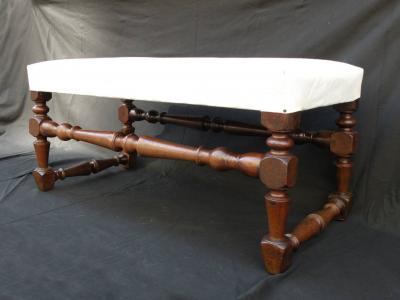 Italian Baroque 17th century walnut Bench