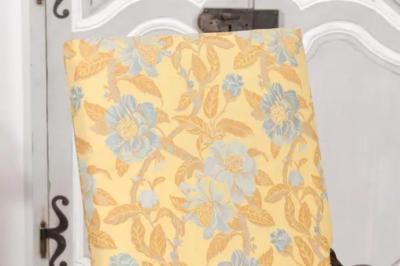 Italian Baroque Period 17th Century Walnut Armchair with Carved X Form Stretcher