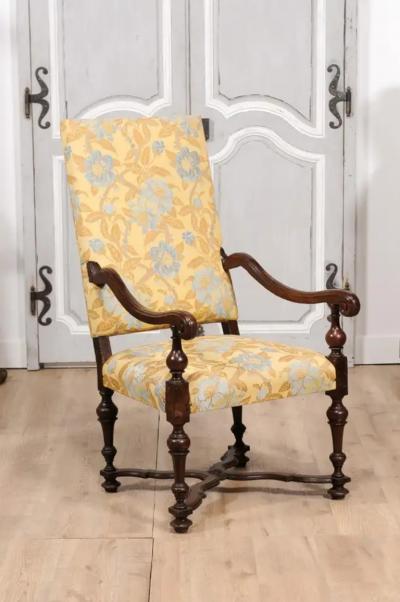 Italian Baroque Period 17th Century Walnut Armchair with Carved X Form Stretcher