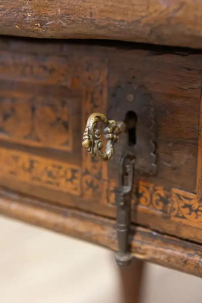Italian Baroque Period Walnut and Ash 1690s Refectory Table with Turned Legs