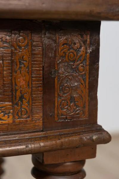 Italian Baroque Period Walnut and Ash 1690s Refectory Table with Turned Legs