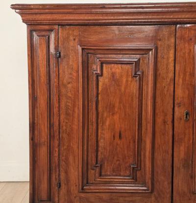 Italian Baroque Walnut Cabinet Buffet Sideboard circa 1760