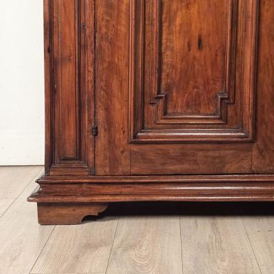 Italian Baroque Walnut Cabinet Buffet Sideboard circa 1760