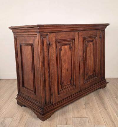 Italian Baroque Walnut Cabinet Buffet Sideboard circa 1760