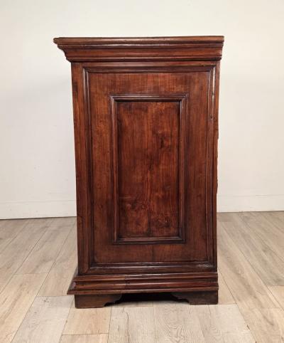 Italian Baroque Walnut Cabinet Buffet Sideboard circa 1760