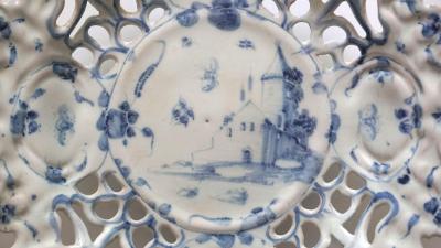 Italian Blue and White Maiolica Tazza Savona circa 1690