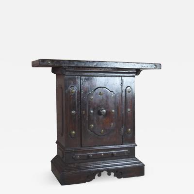 Italian Bolognese late 16th early 17th Century Baroque Walnut Credenza