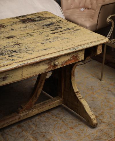 Italian Desk