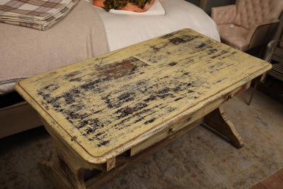 Italian Desk