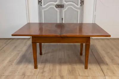 Italian Early 19th Century Walnut Folding Table with Tapered Legs
