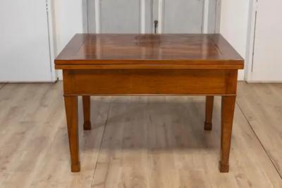 Italian Early 19th Century Walnut Folding Table with Tapered Legs