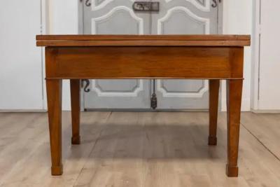 Italian Early 19th Century Walnut Folding Table with Tapered Legs