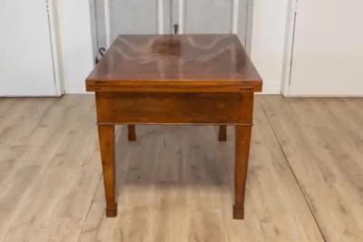Italian Early 19th Century Walnut Folding Table with Tapered Legs